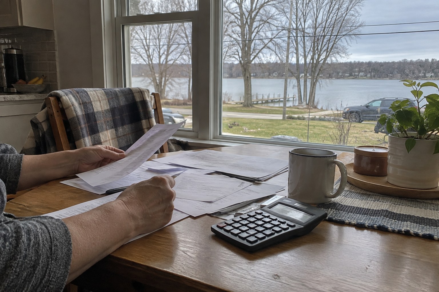 How Fox Lake Homeowners and Drivers Can Pick the Right Insurance Deductible